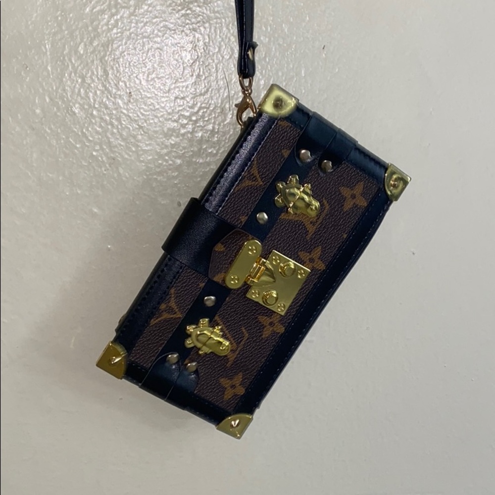 iPhone 11 max pro case wristlet